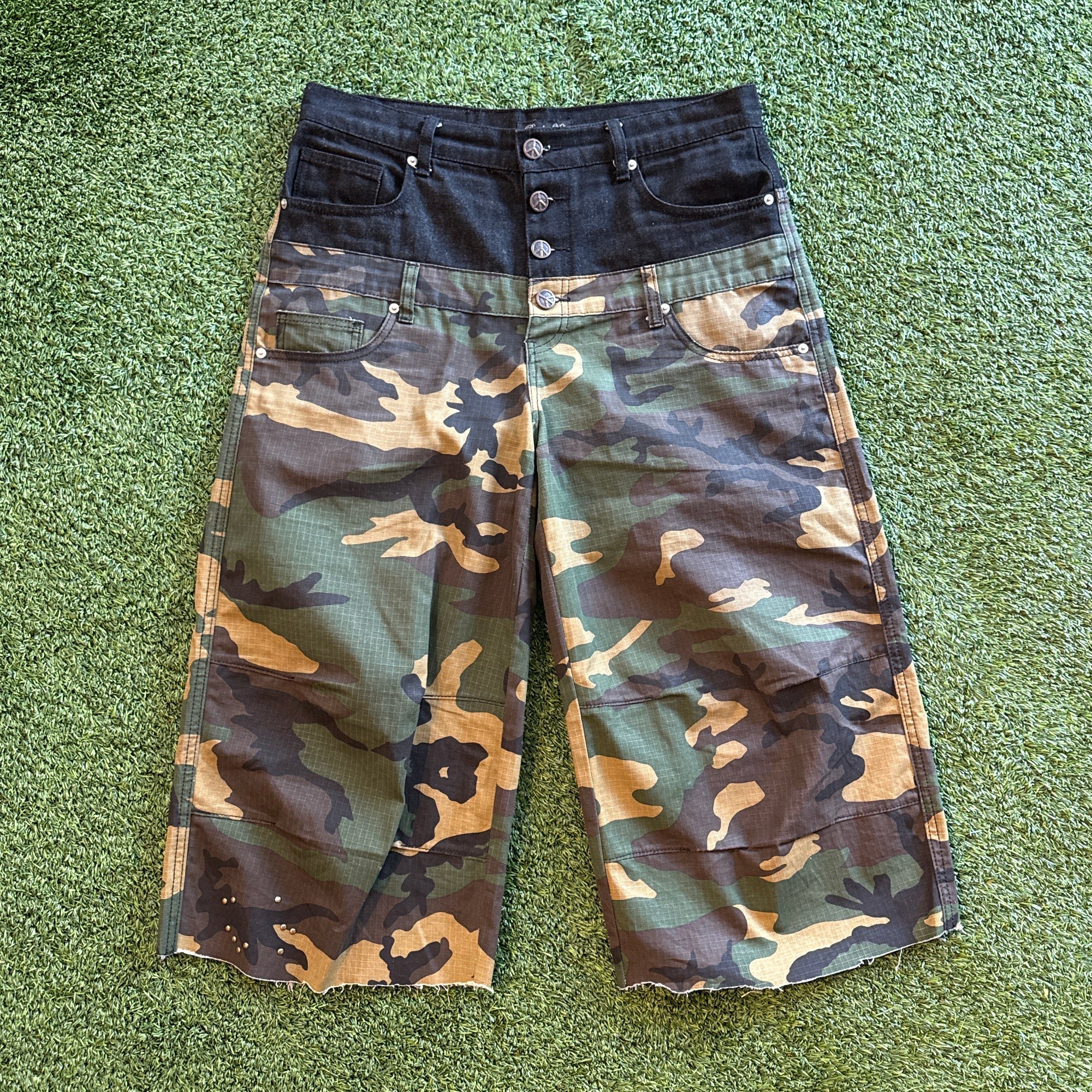 Boredom Kills Double Waisted Shorts - M