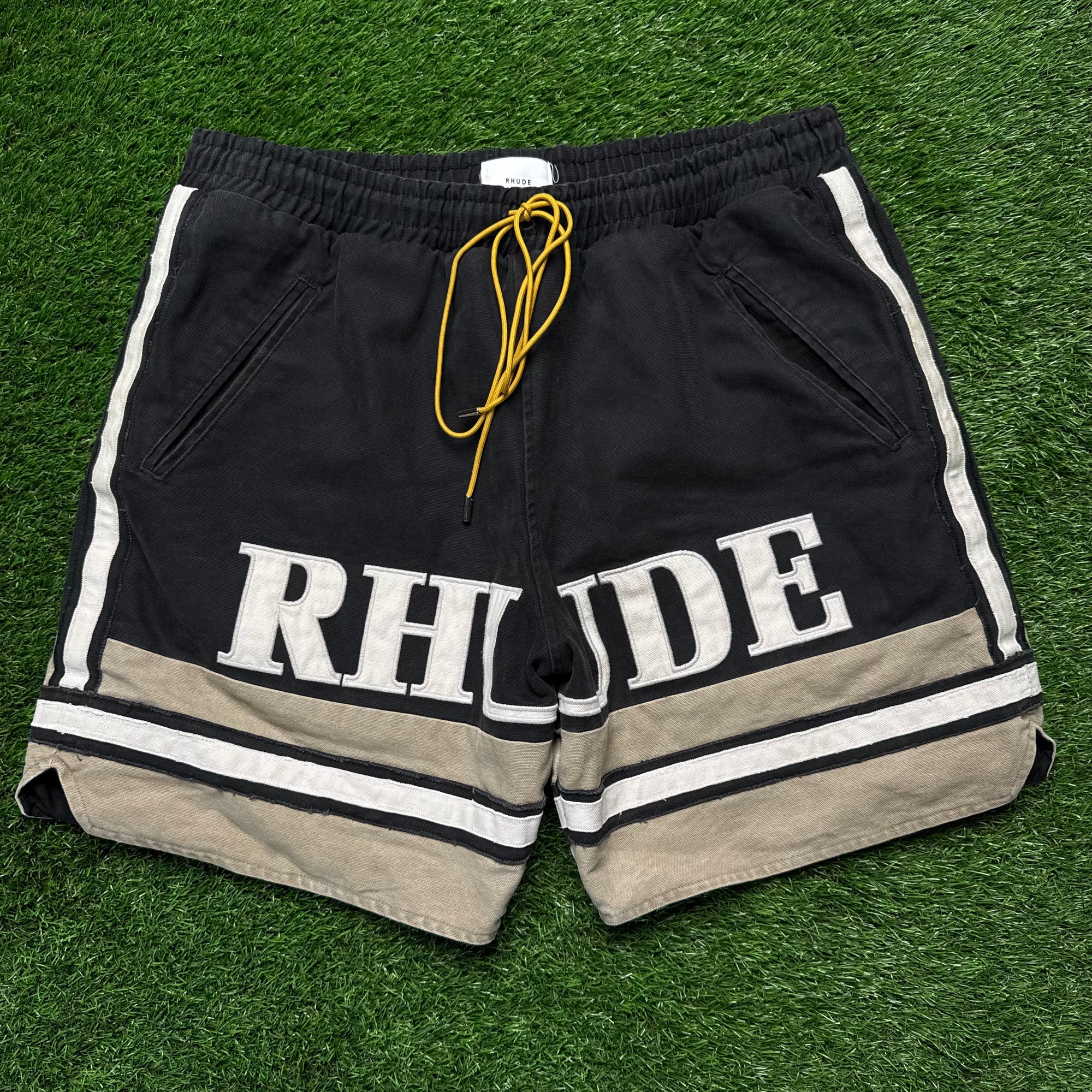 Rhude Shorts (XXL)