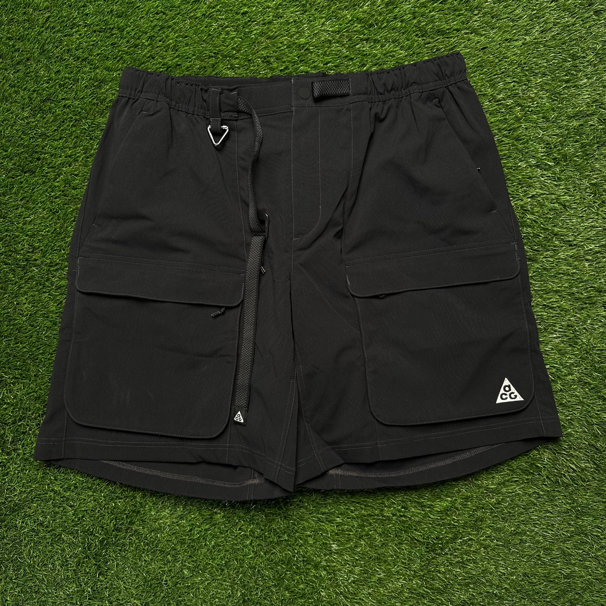 Nike ACG shorts (L)