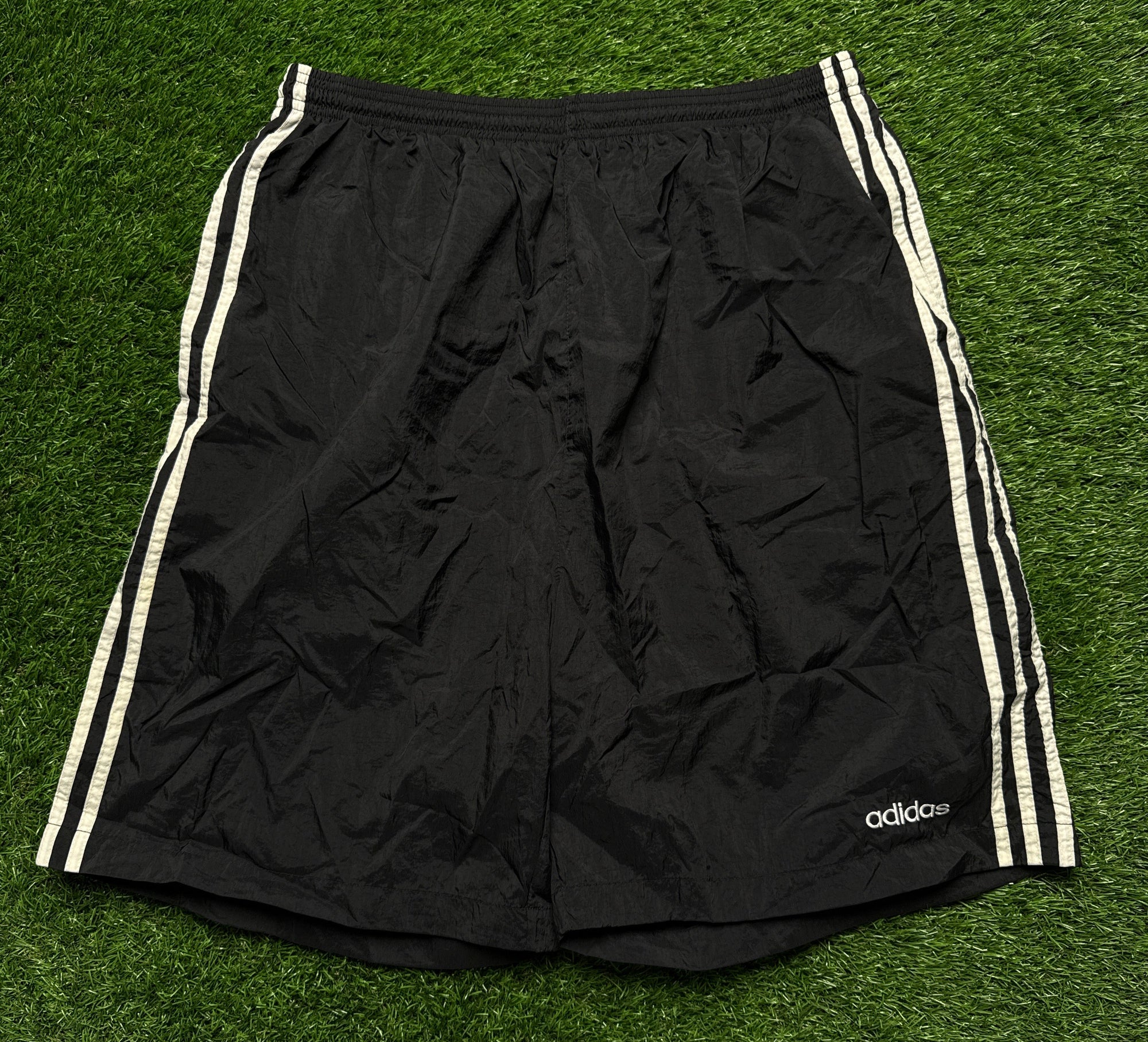 Adidas shorts w pockets (XL)