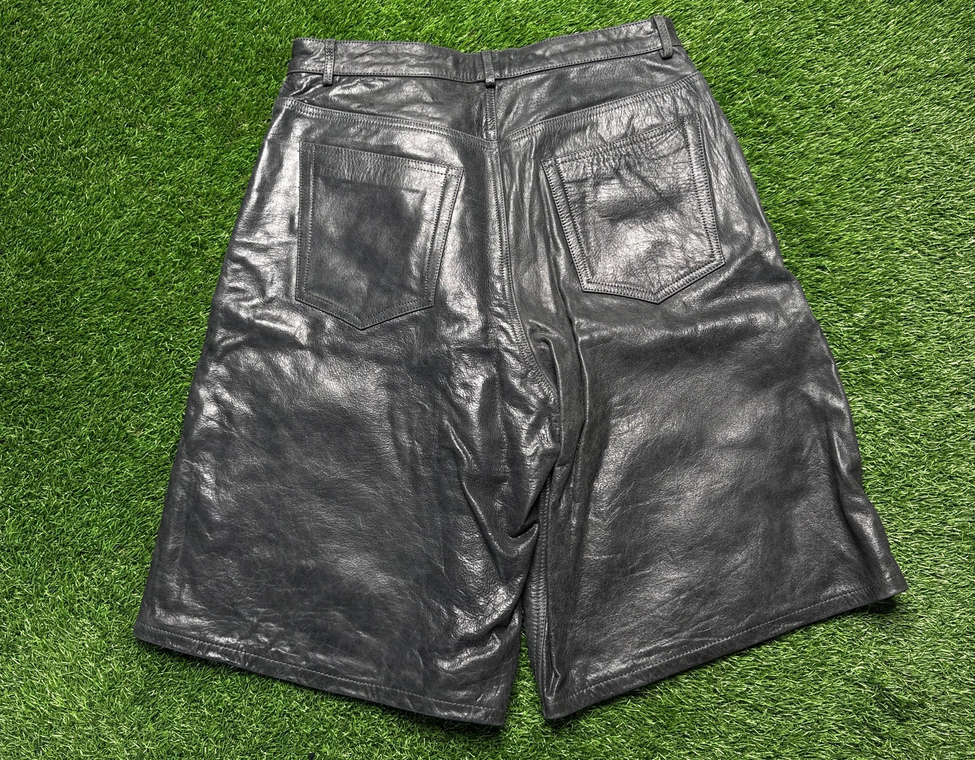Raspberry hills leather shorts (M)