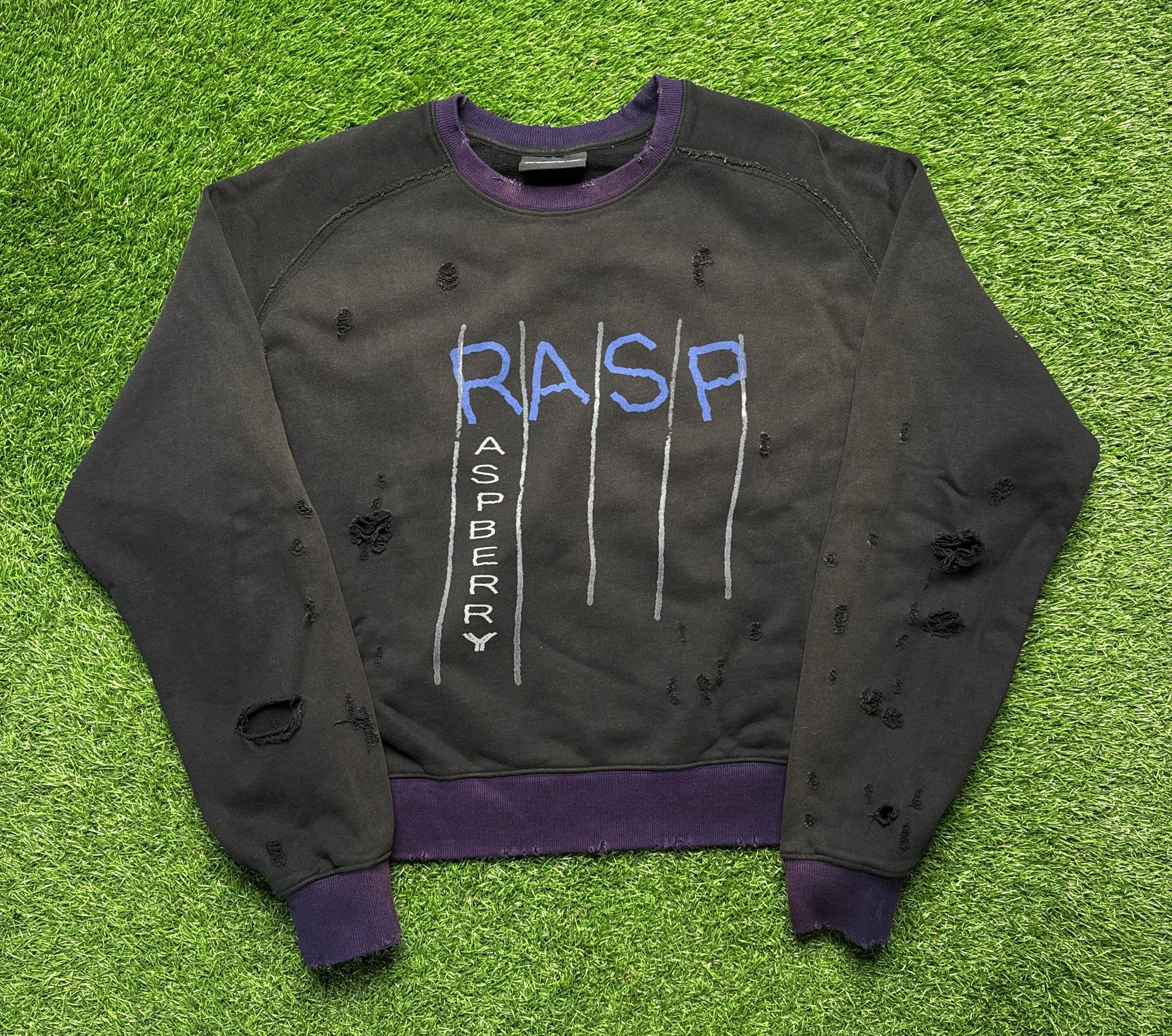 Raspberry hills crewneck (S)
