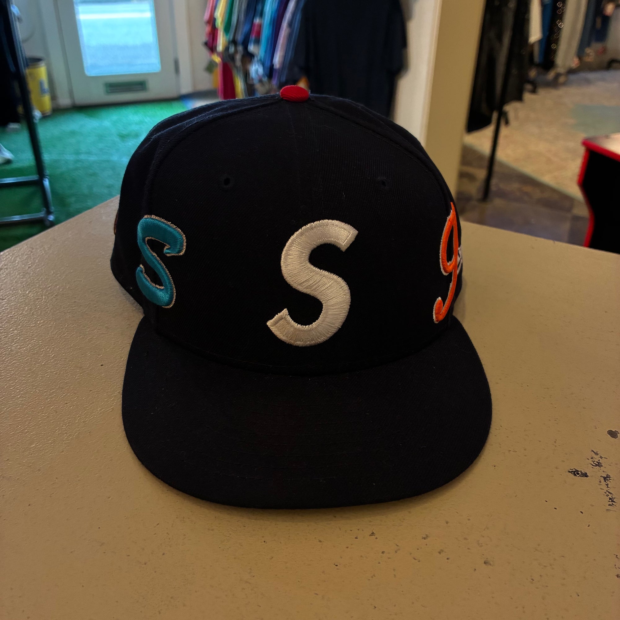 Supreme multi logo (7 3/4S)