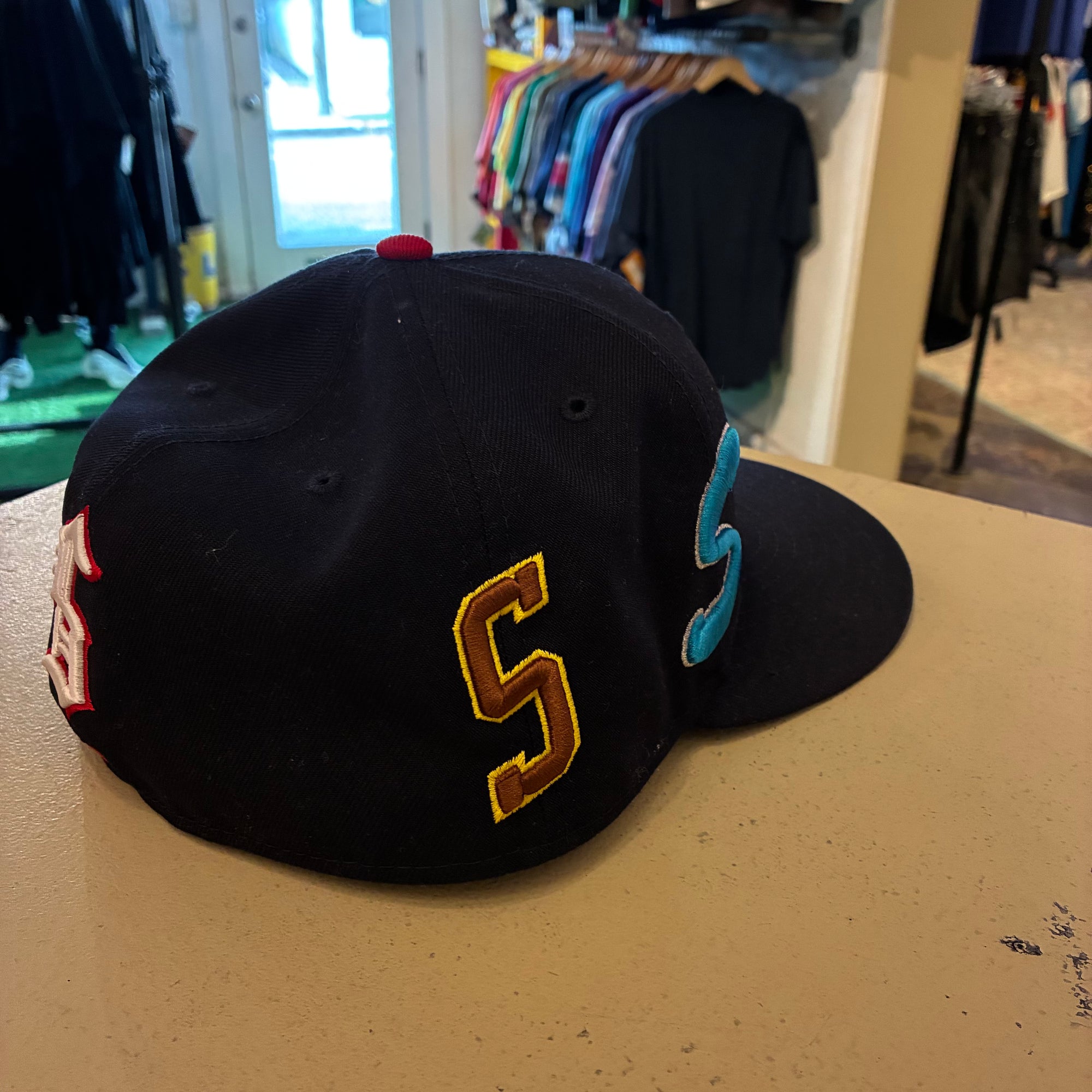 Supreme multi logo (7 3/4S)