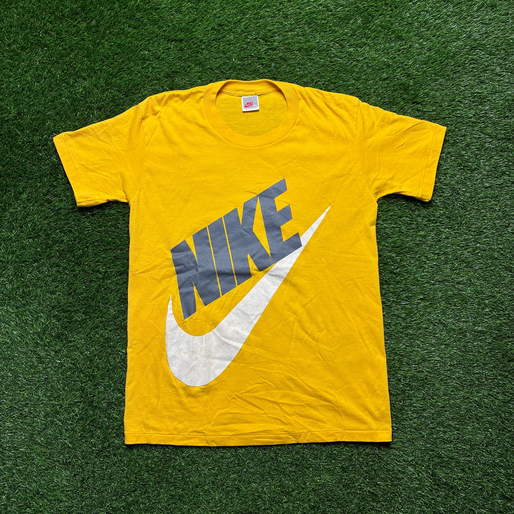 Nike tee (fits M)