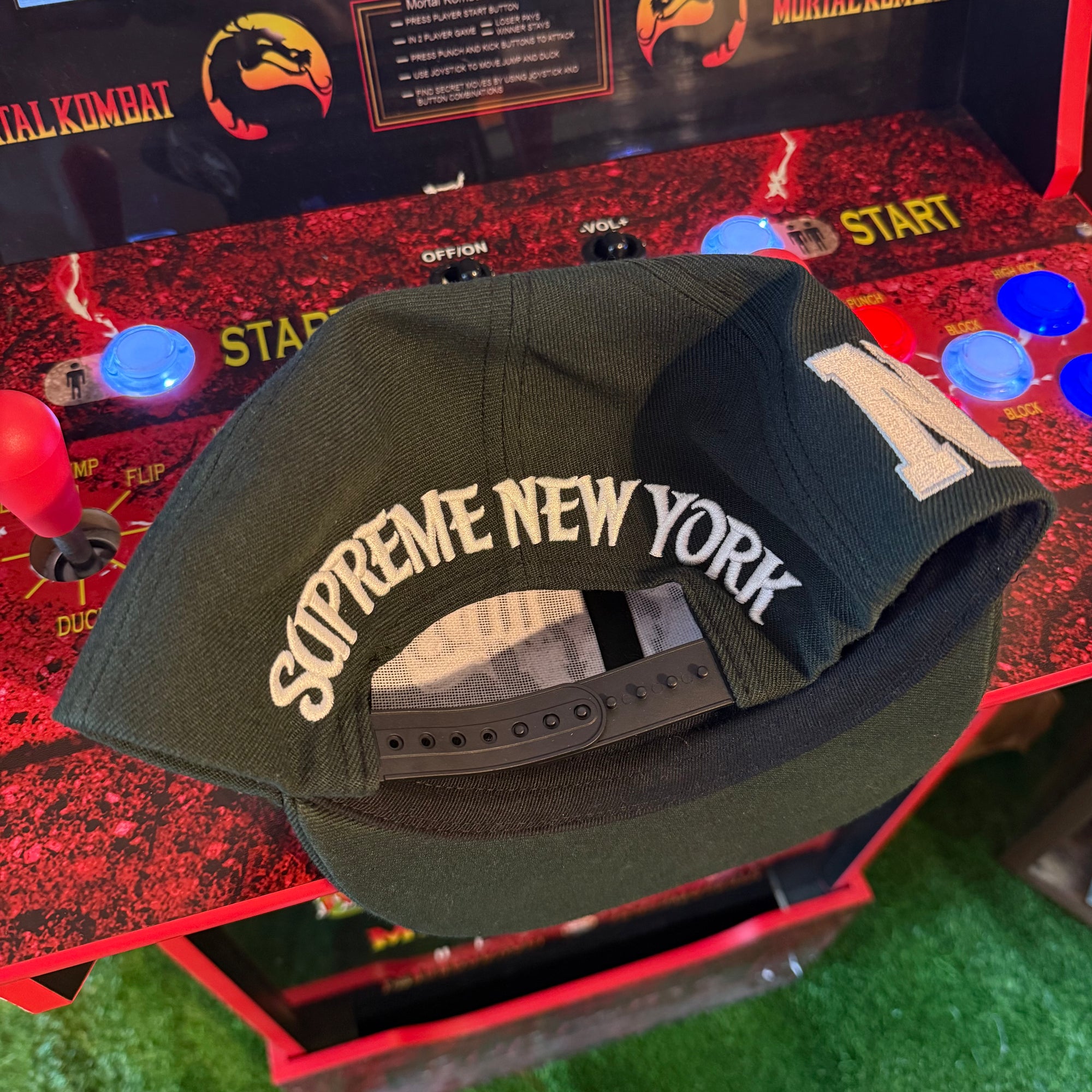 SUPREME NY (Blk)