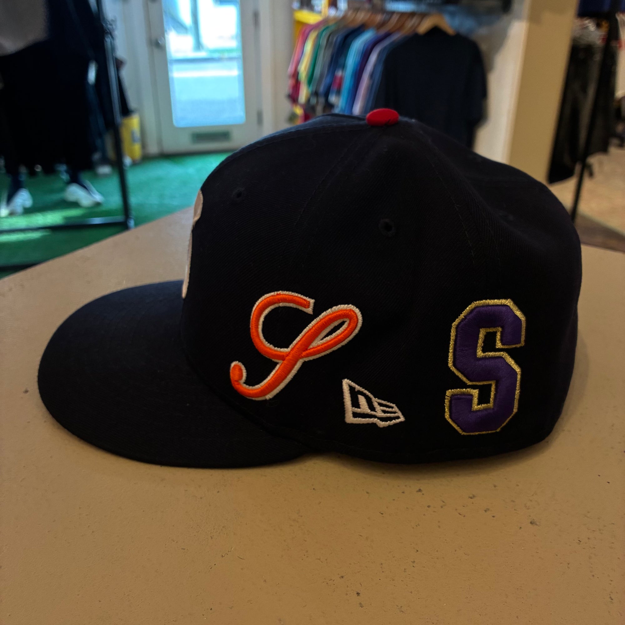 Supreme multi logo (7 3/4S)