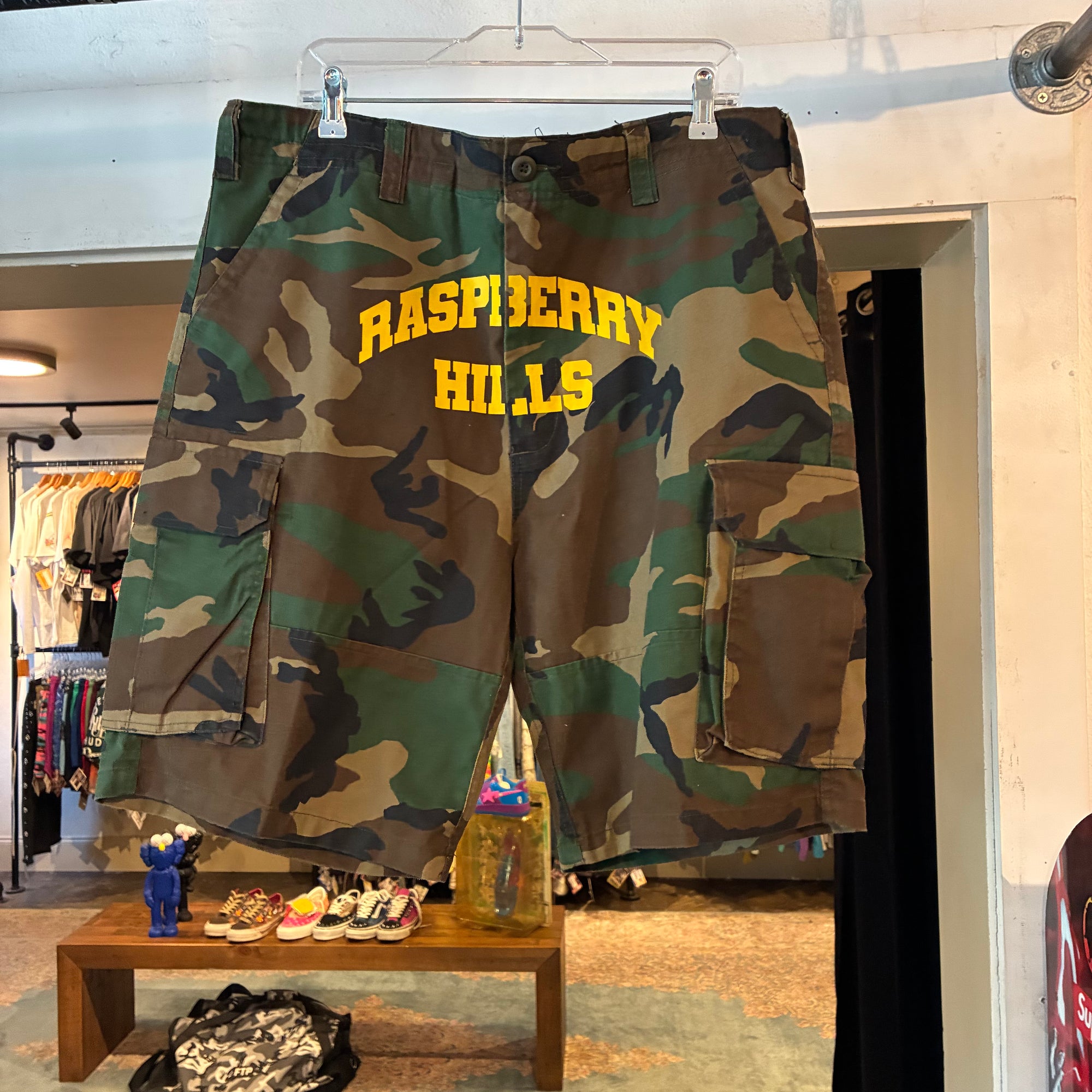 Raspberry hills shorts (36/38)
