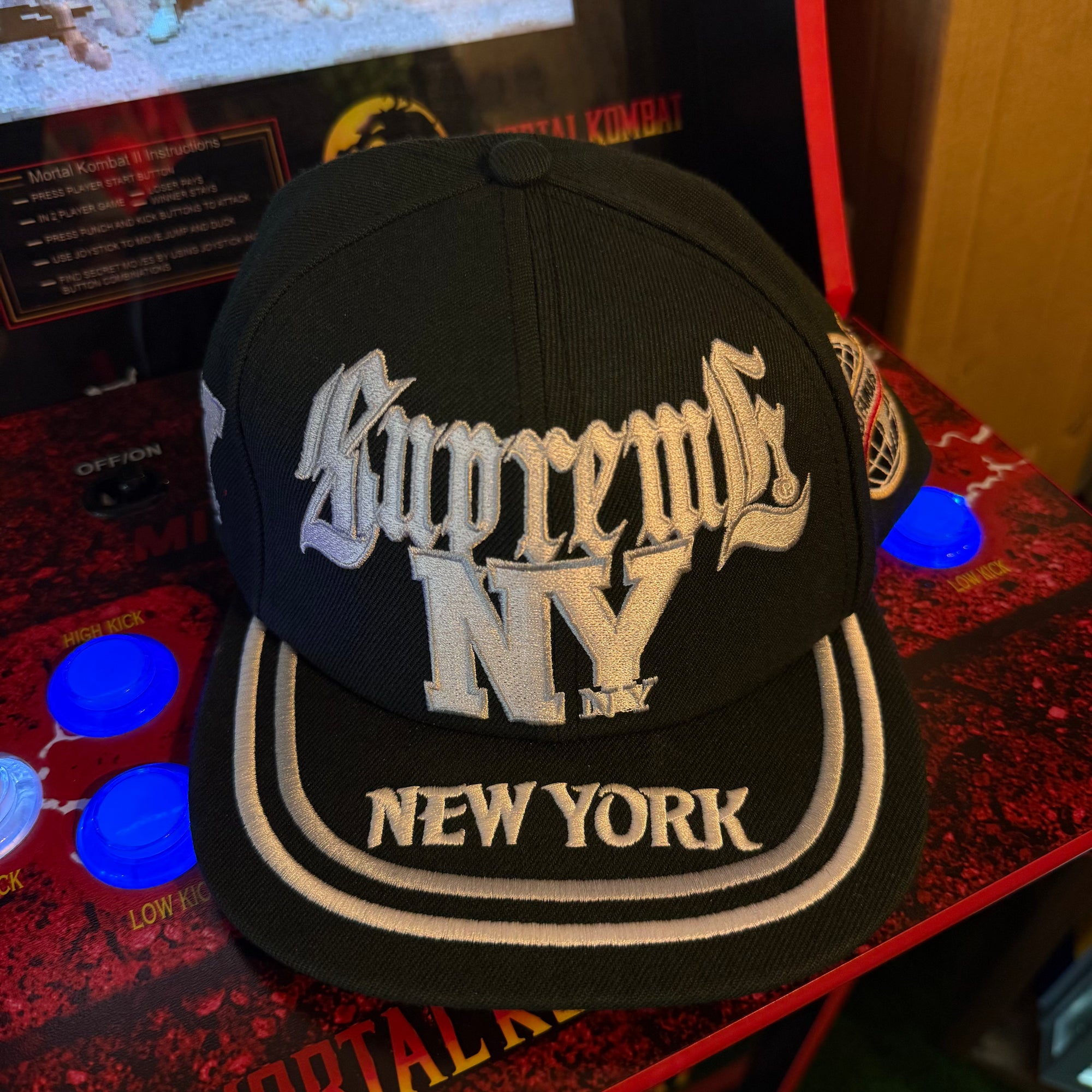 SUPREME NY (Blk)