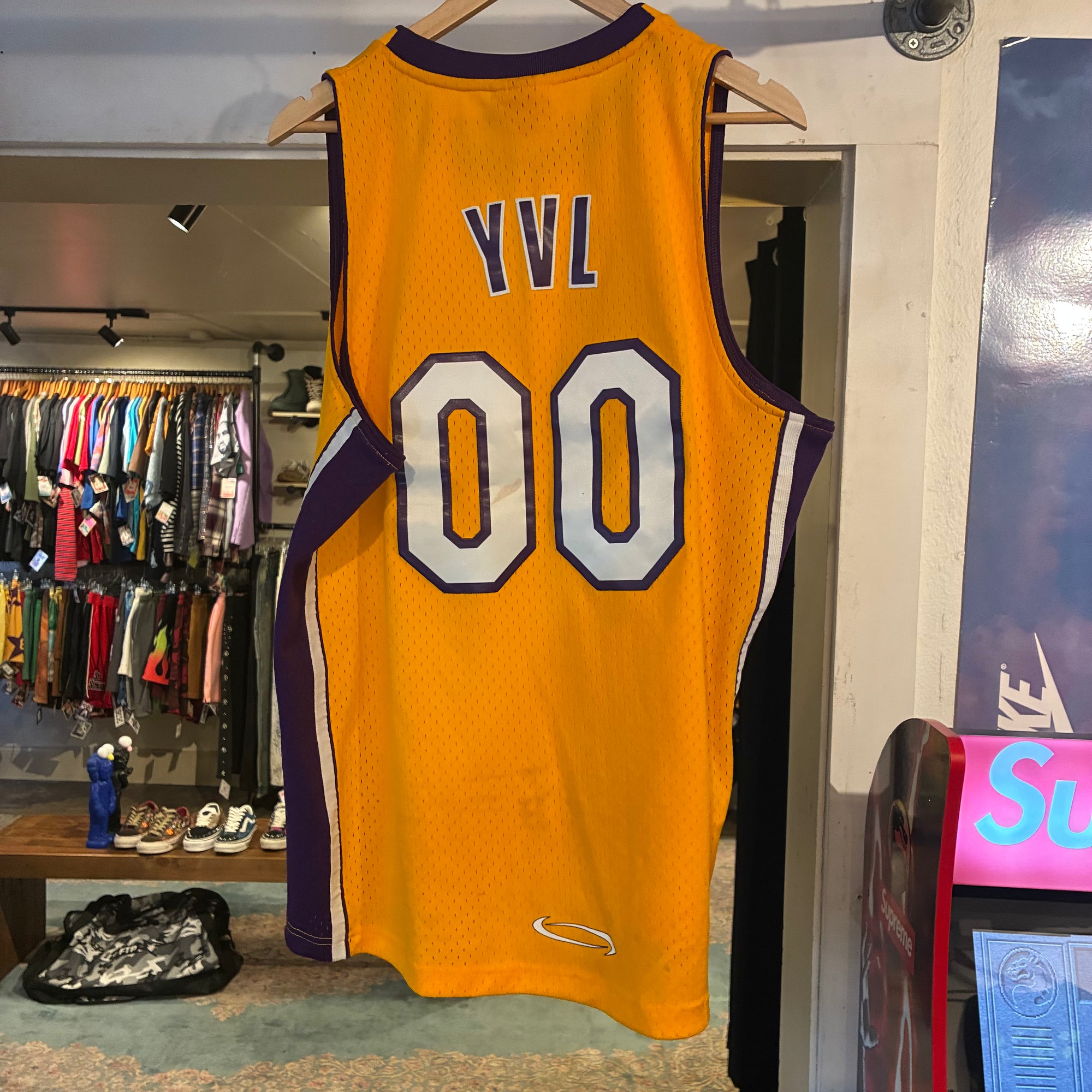 YVL lakers jersey (L)