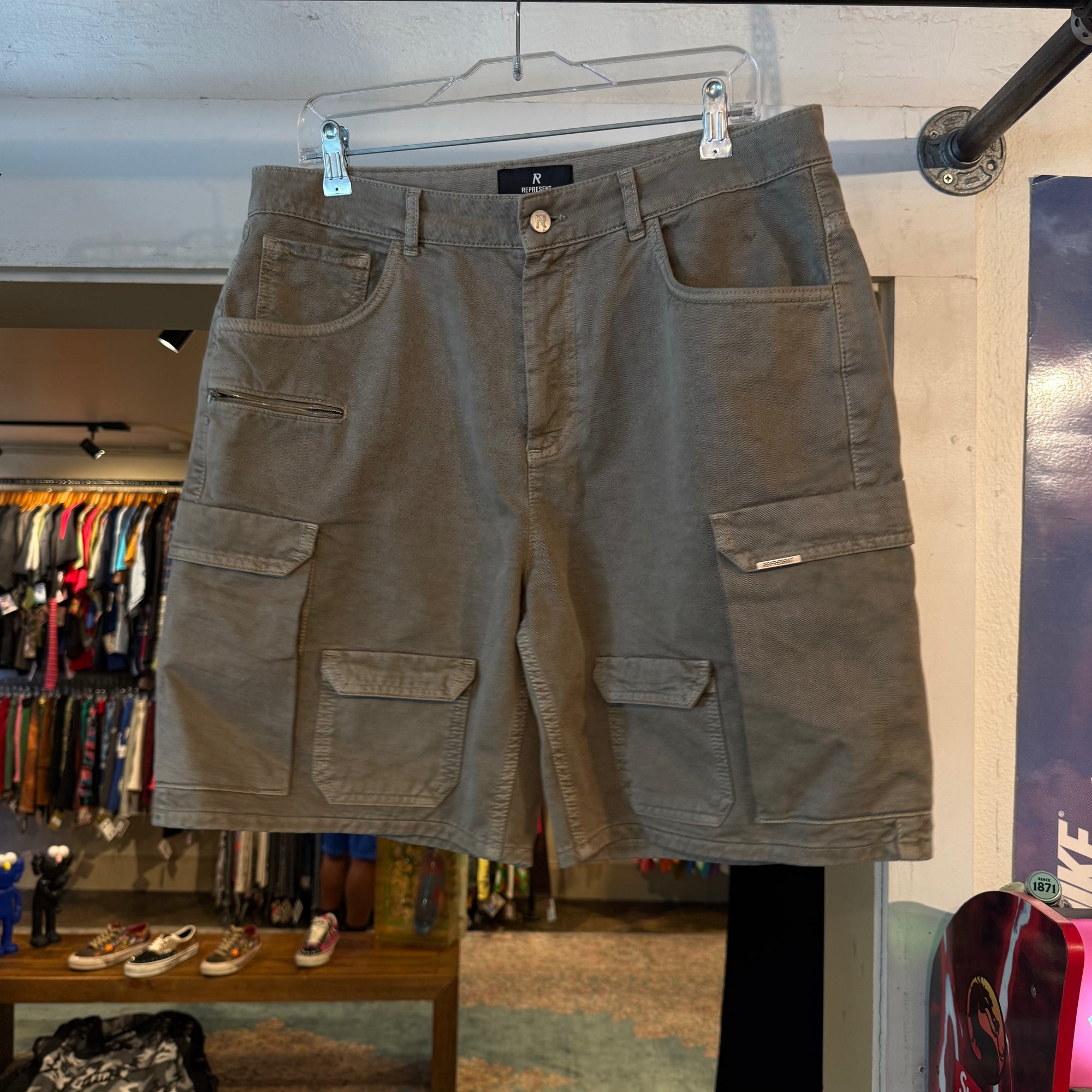 Represent shorts (L)