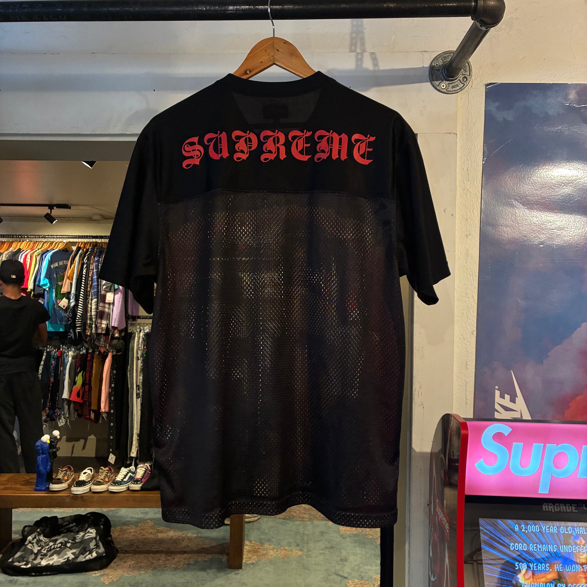 Supreme (M)