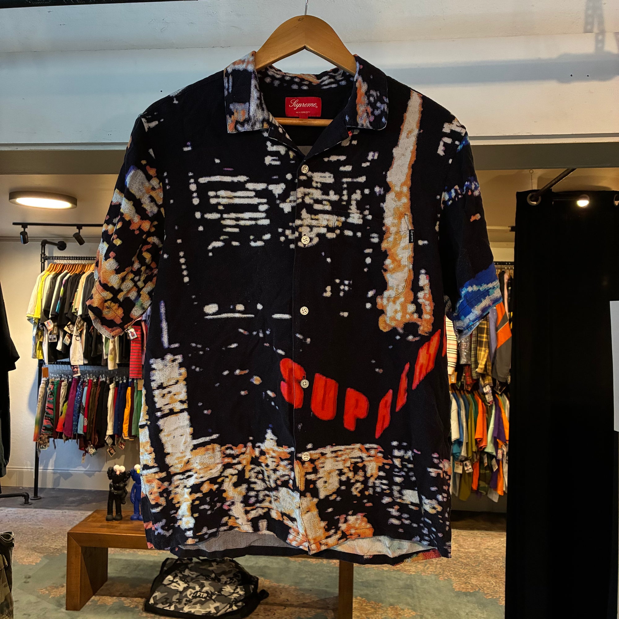 Supreme button up (M)