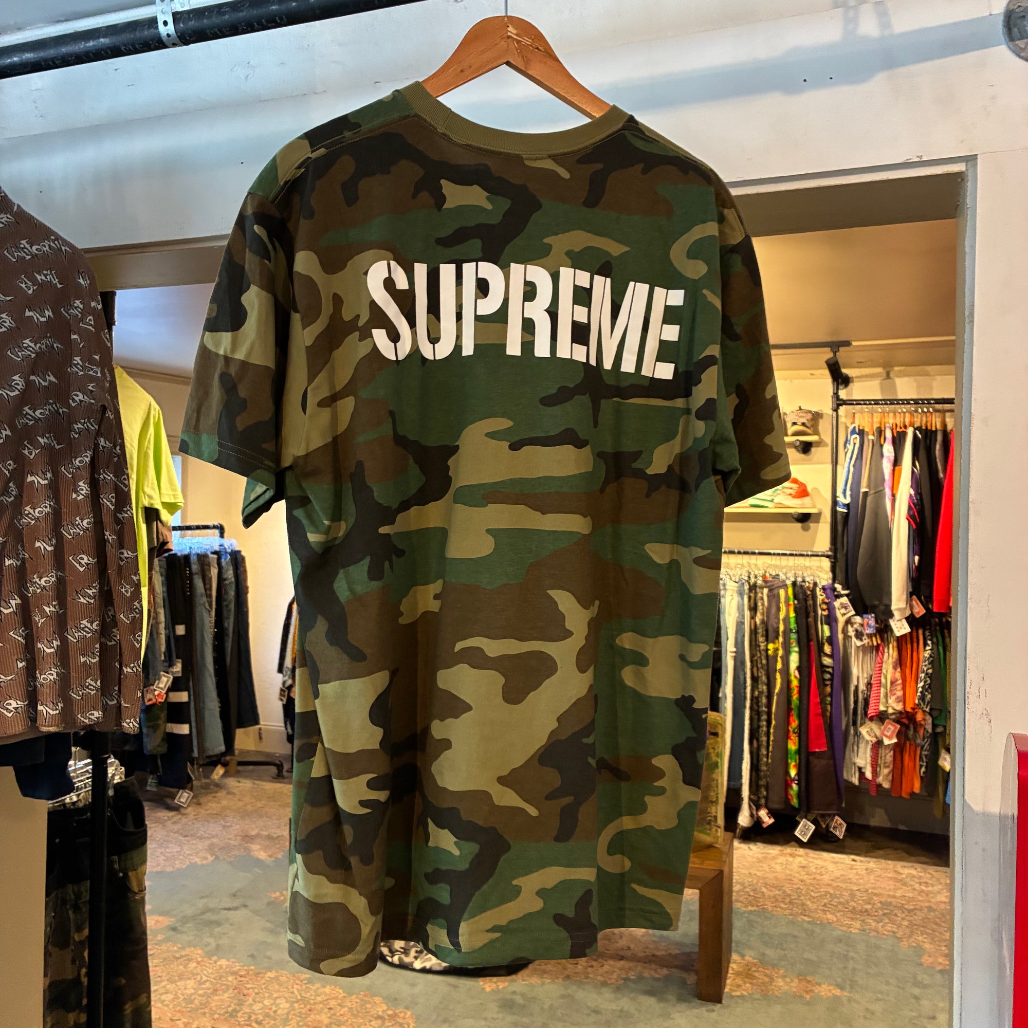 Supreme world famous (L)