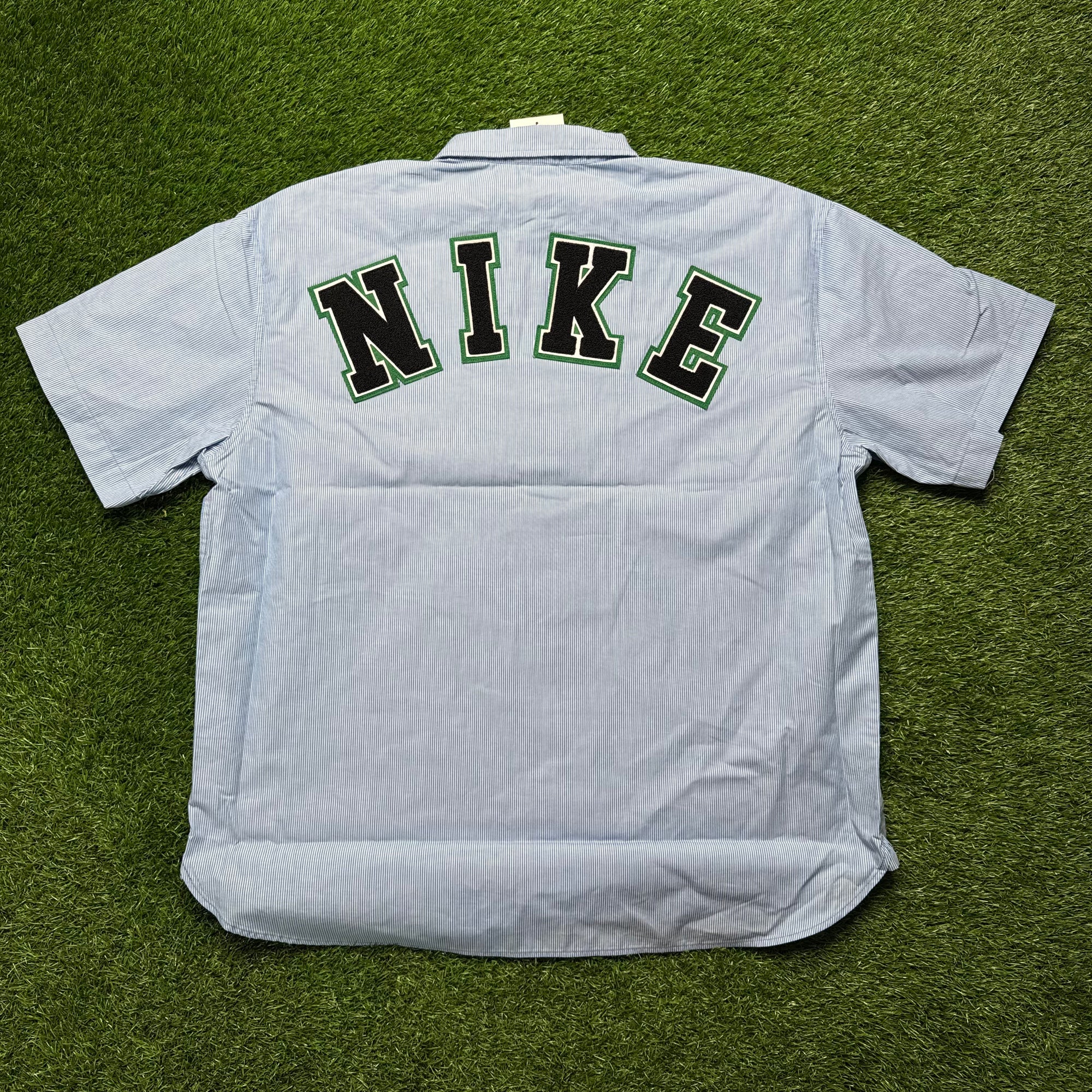 Nike button up (M)