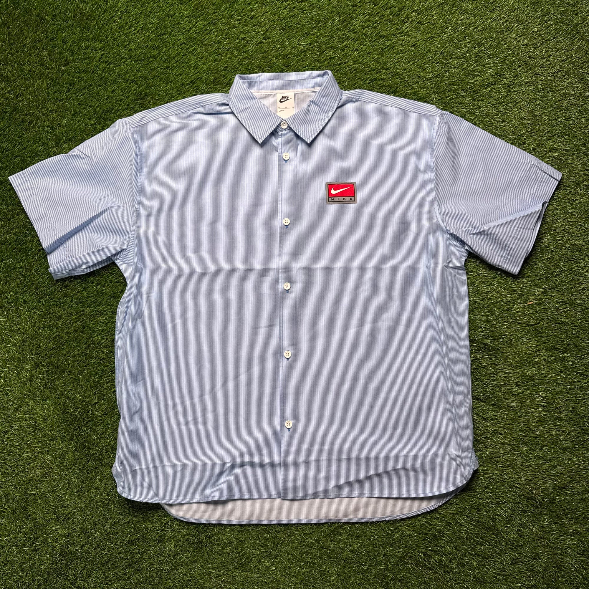 Nike button up (M)